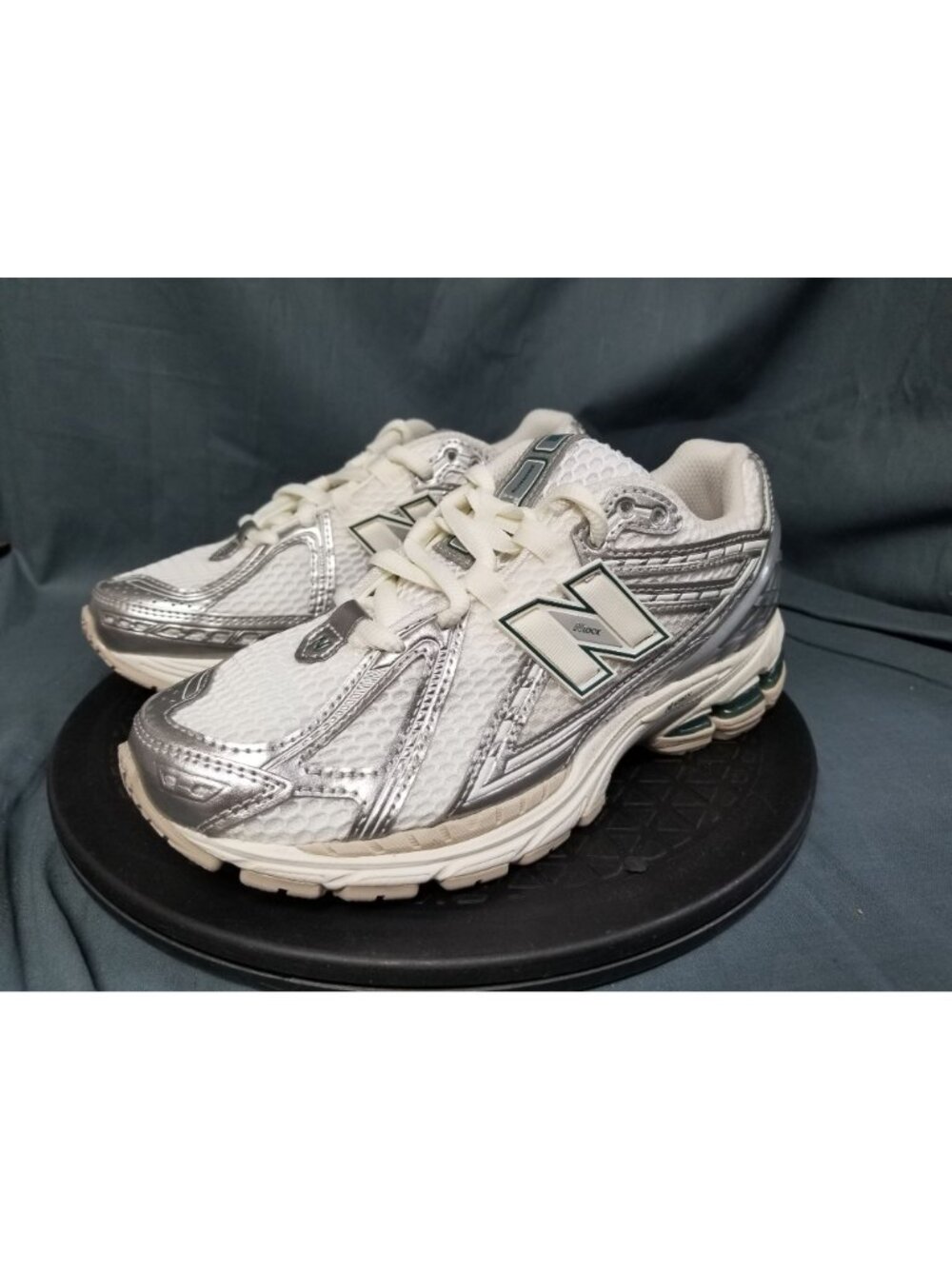New Balance 1906 Sneakers M1906REE Silver Cream Women's Size 7 NEW NO BOX !! - Picture 4 of 11